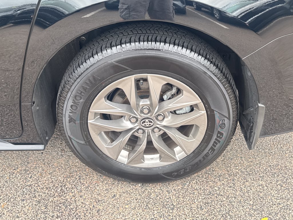 Used 2026 Toyota Sienna XLE AWD/4WD image 40