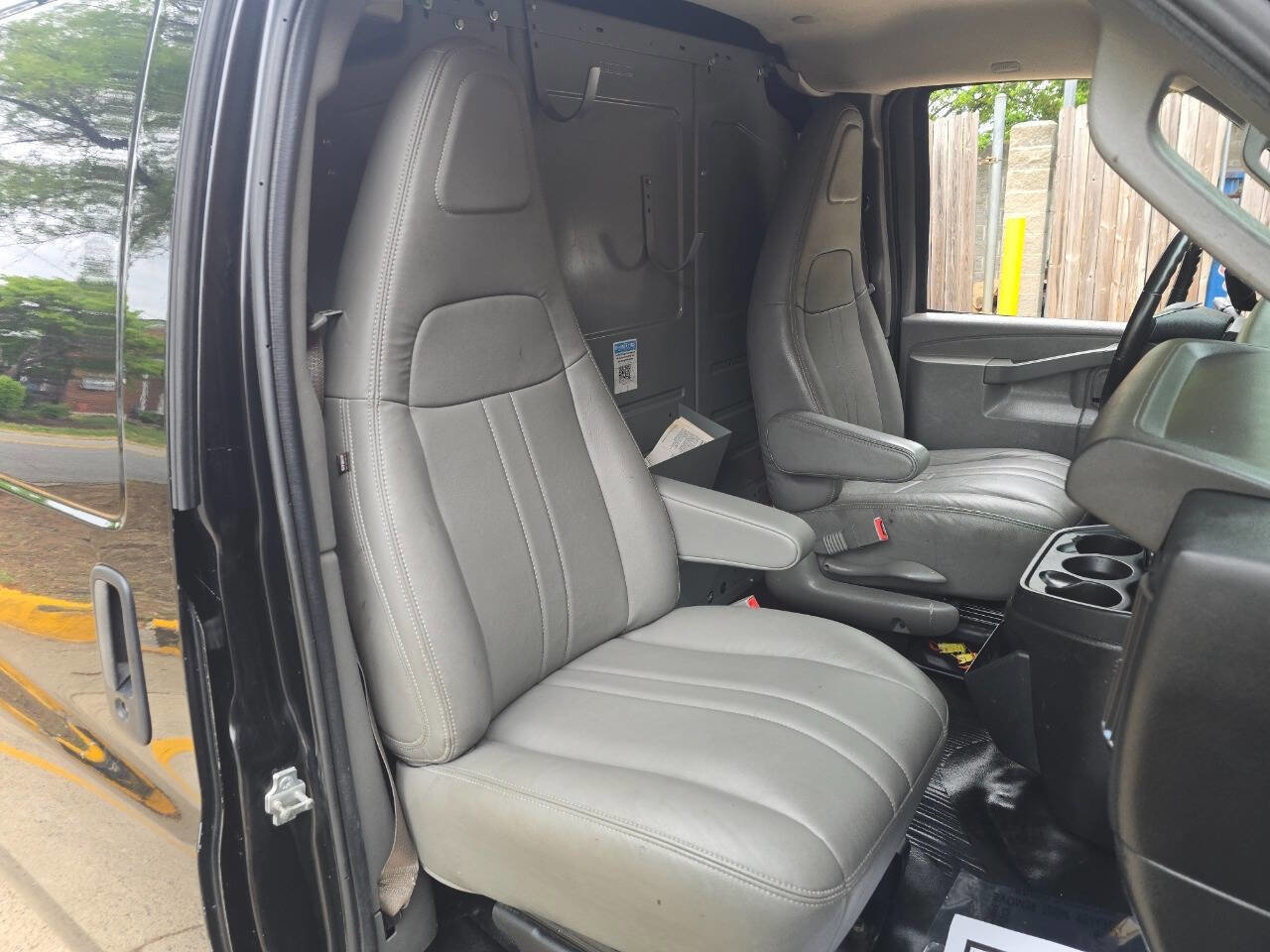 Used 2018 Chevrolet Express 2500 w/ Driver Convenience Package RWD image 12