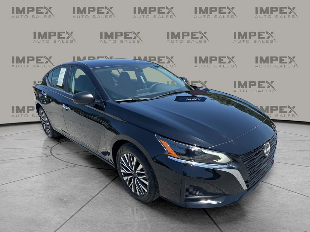 Used 2025 Nissan Altima 2.5 SV FWD image 7