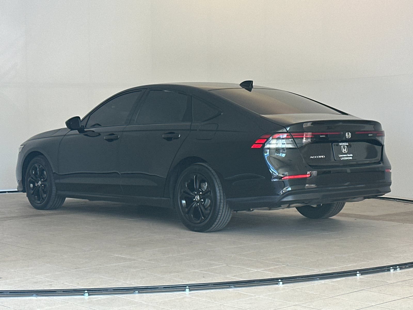 Used 2025 Honda Accord SE image 4