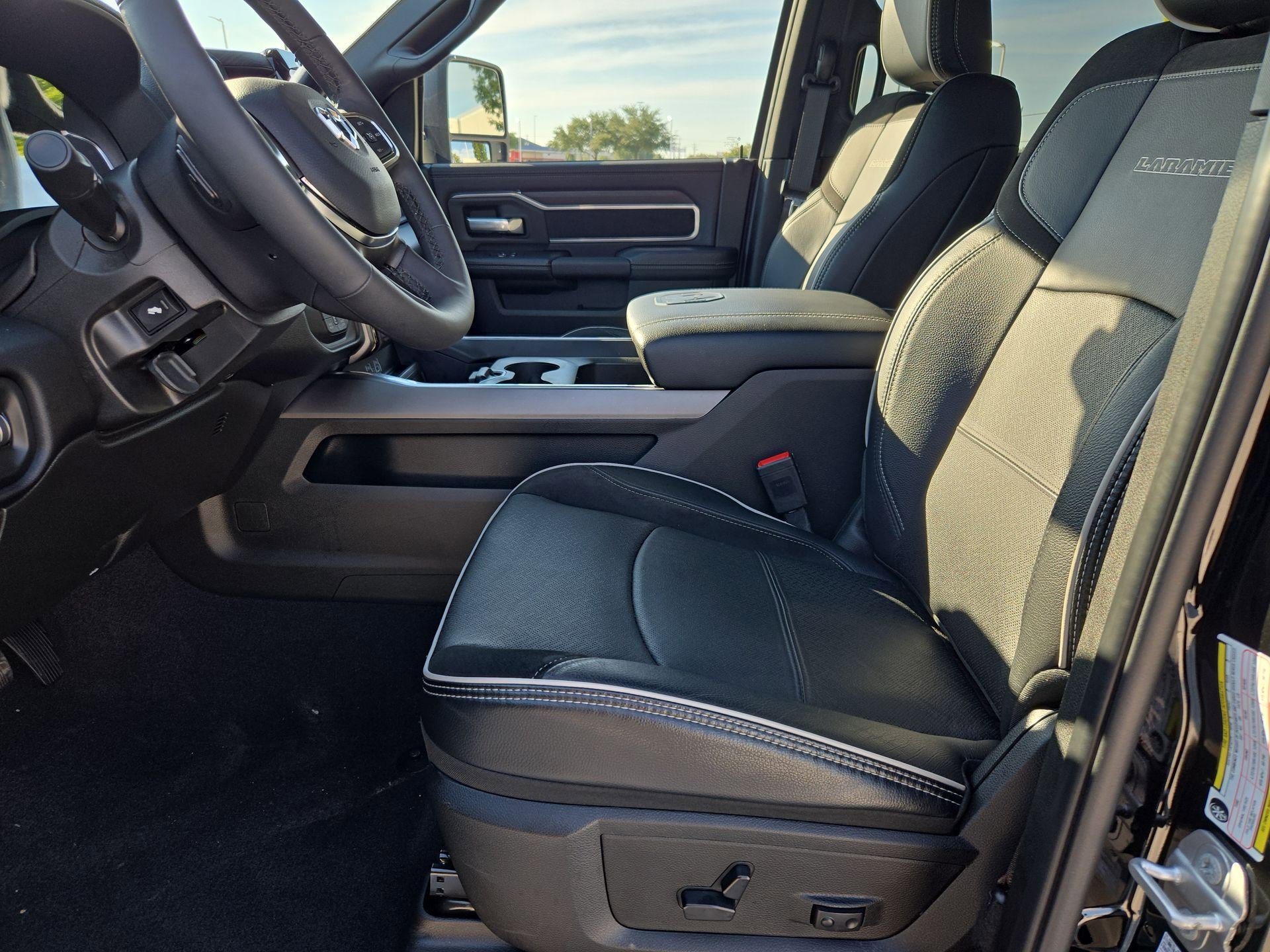 Used 2025 RAM 2500 Laramie AWD/4WD image 16