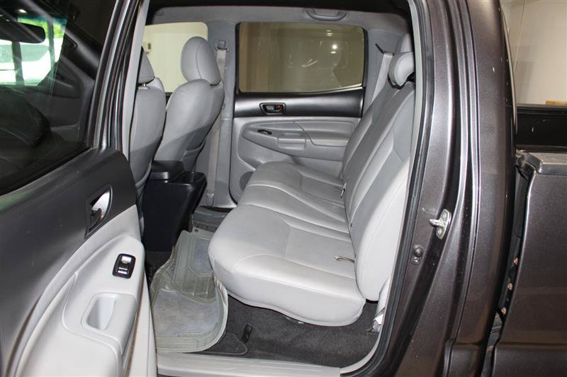 Used 2013 Toyota Tacoma 4x4 Double Cab w/ Limited Pkg image 29
