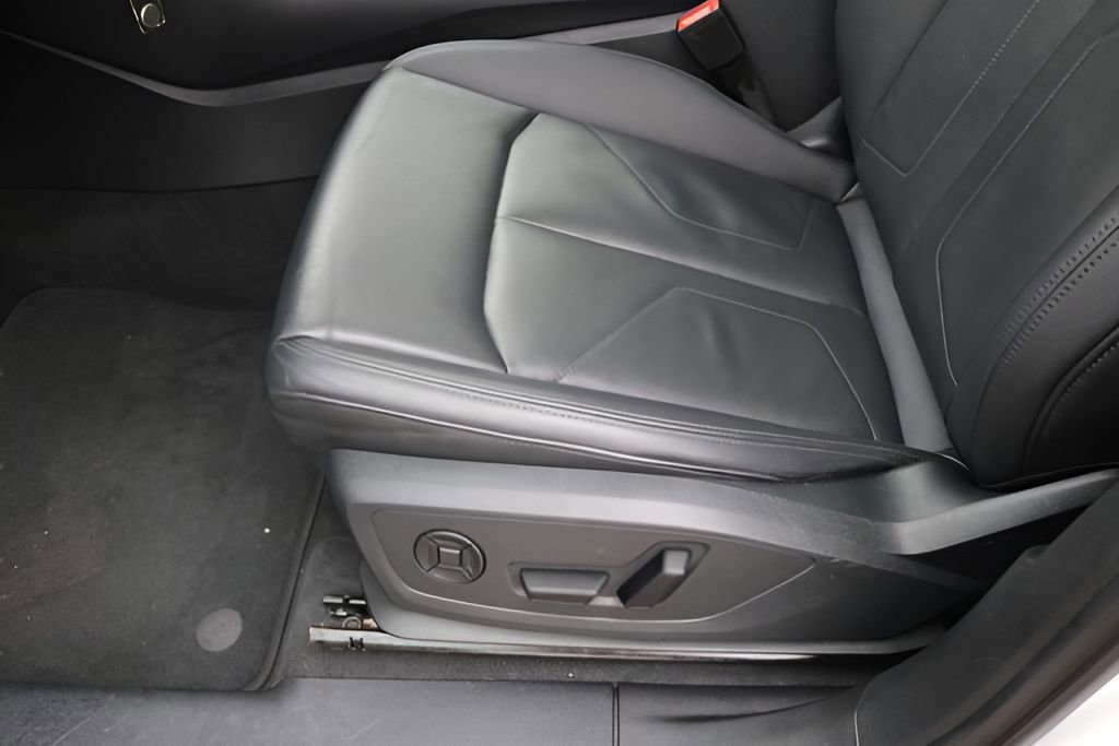 Used 2025 Audi Q3 2.0T Premium image 13