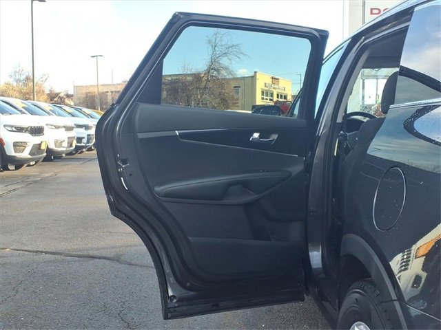 Used 2019 Kia Sorento LX w/ LX Convenience Package image 10