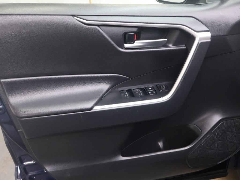 Used 2025 Toyota RAV4 XLE image 15