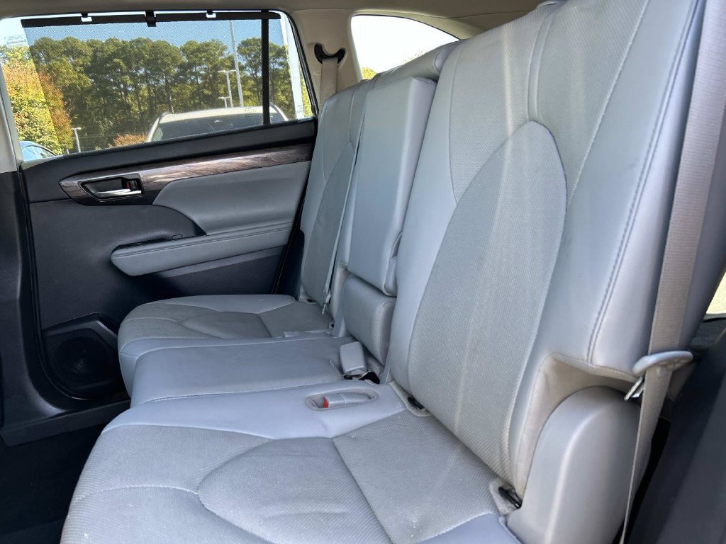 Used 2021 Toyota Highlander Limited FWD image 16