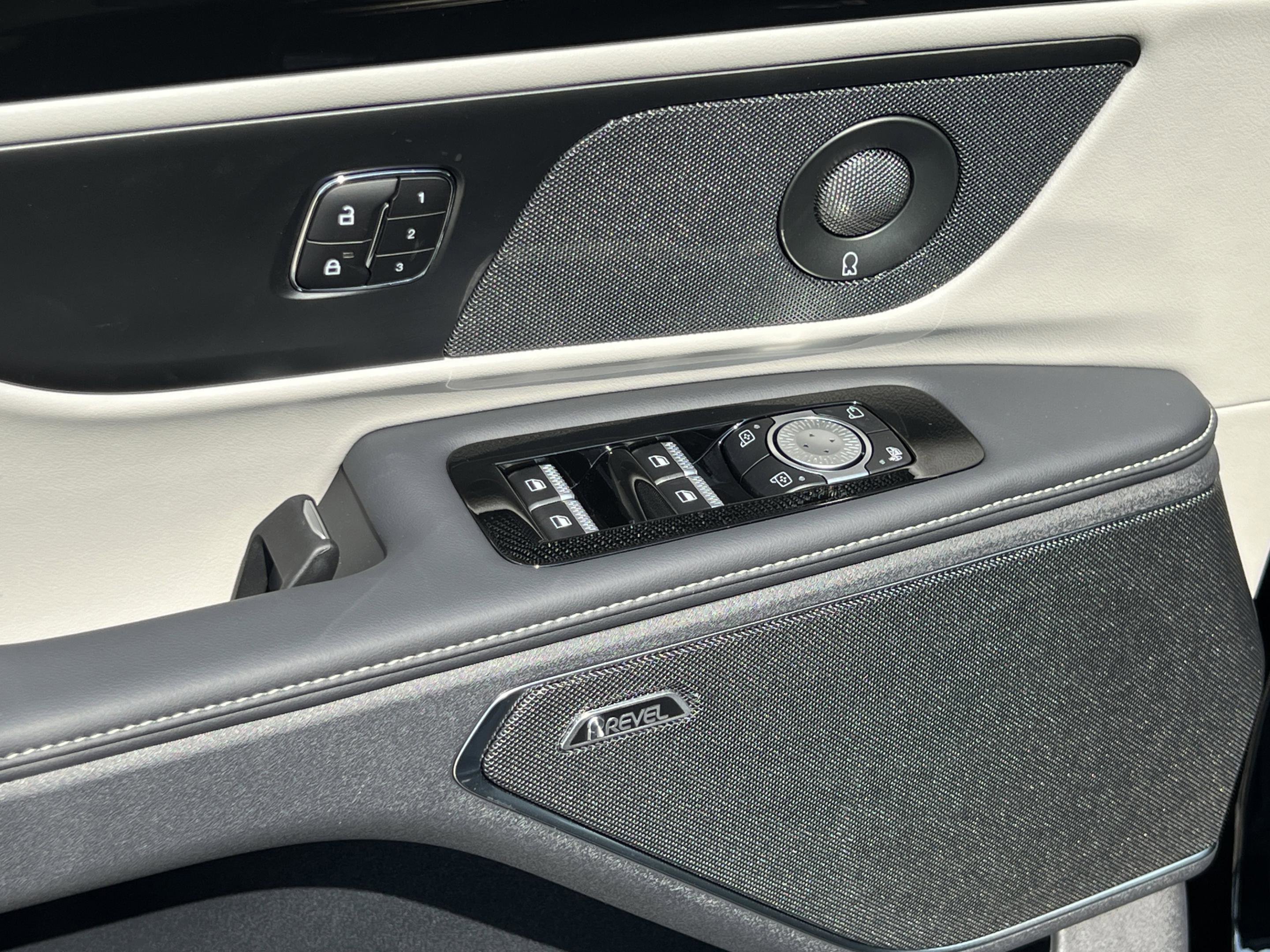 New 2025 Lincoln Nautilus Premier w/ Equipment Group 102A image 25