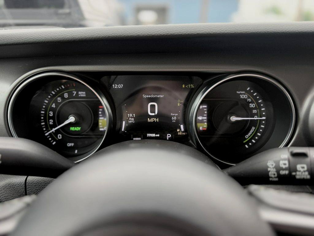 Used 2023 Jeep Wrangler Unlimited AWD/4WD image 15