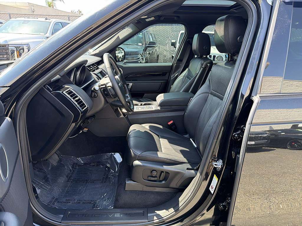 Used 2017 Land Rover Discovery SE AWD/4WD image 19