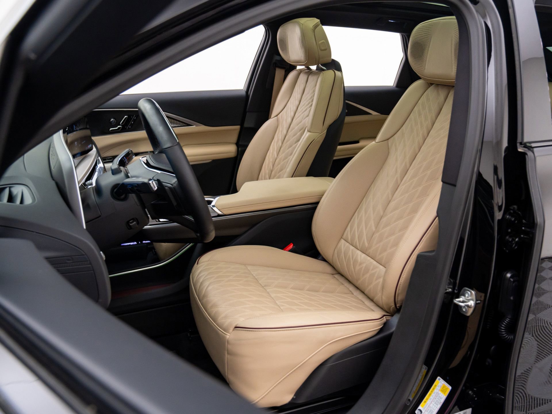 Certified 2025 Cadillac Lyriq Luxury image 20