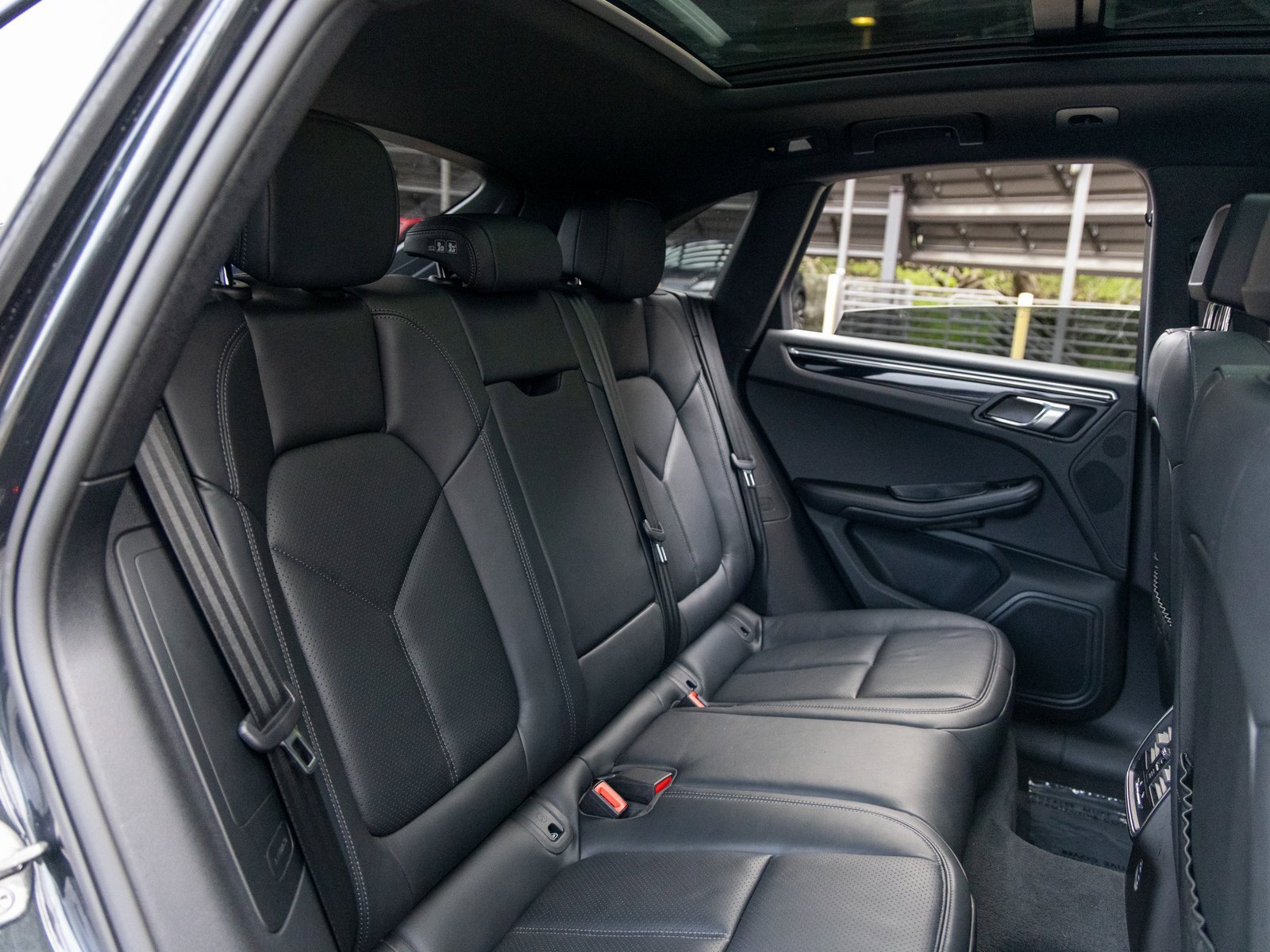 Certified 2025 Porsche Macan image 47