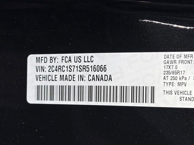 Used 2025 Chrysler Pacifica Select w/ Uconnect Theater Family Group image 38