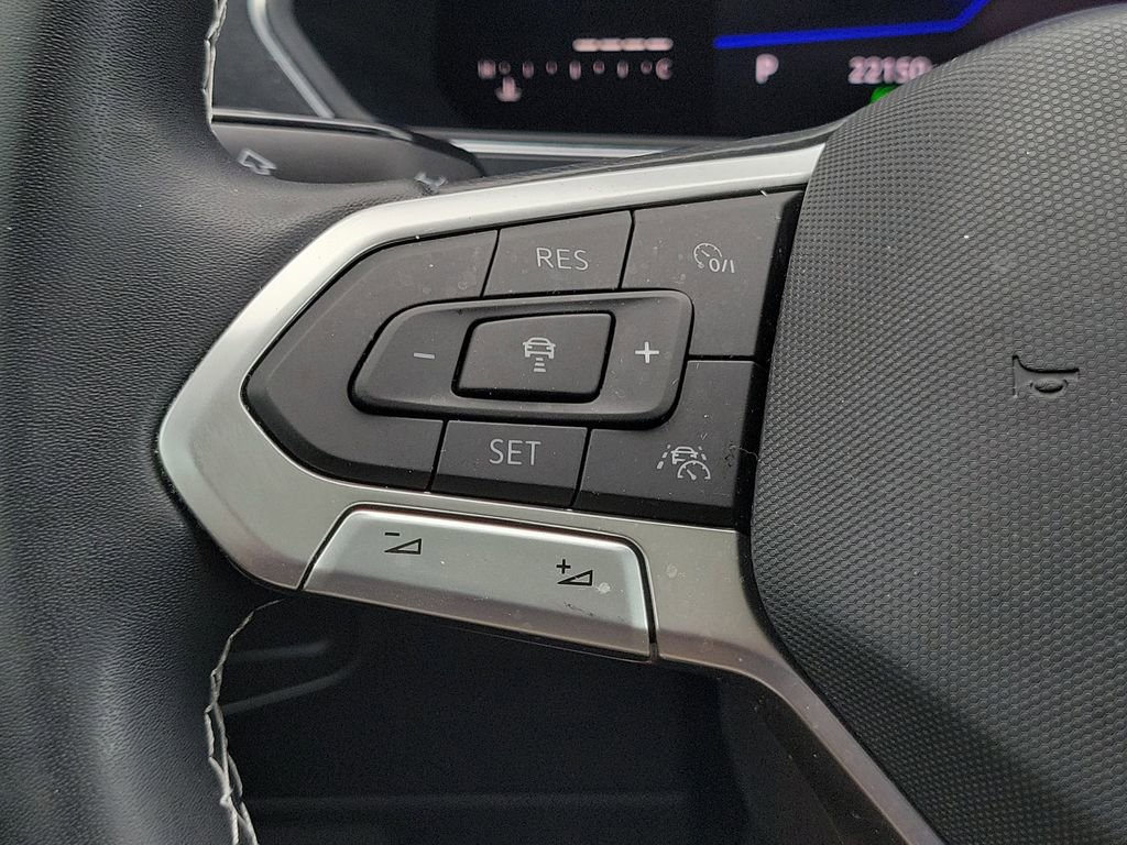 Used 2023 Volkswagen Tiguan SE w/ Panoramic Sunroof Package FWD image 20