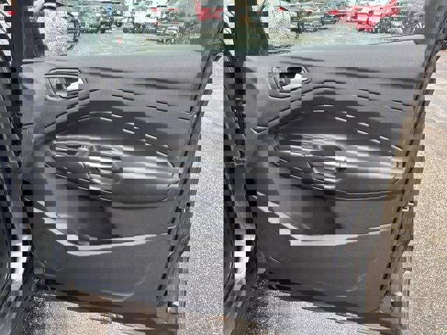 Used 2019 Ford Escape SE image 16