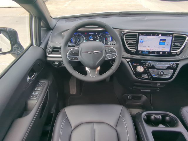 New 2026 Chrysler Pacifica Select FWD image 19