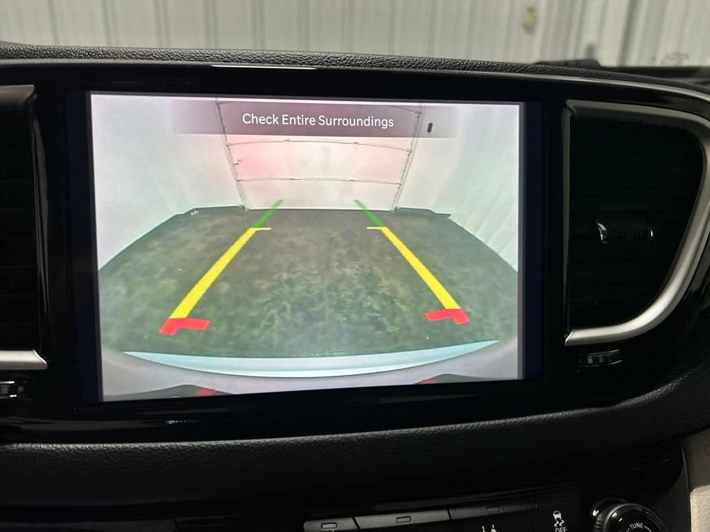 Used 2024 Chrysler Pacifica Touring-L FWD image 23