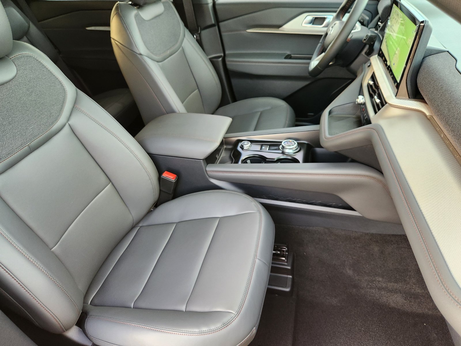 New 2027 Ford Explorer Active w/ Active Comfort Package RWD image 14