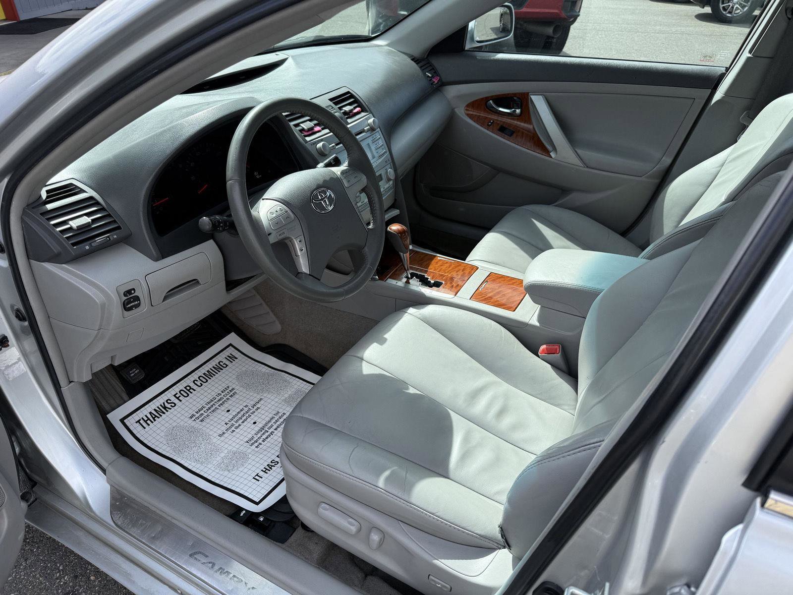 Used 2009 Toyota Camry XLE image 16