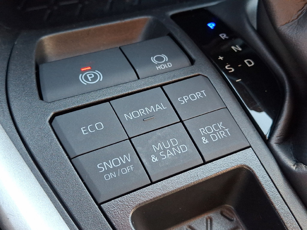 Used 2025 Toyota RAV4 LE AWD/4WD image 26