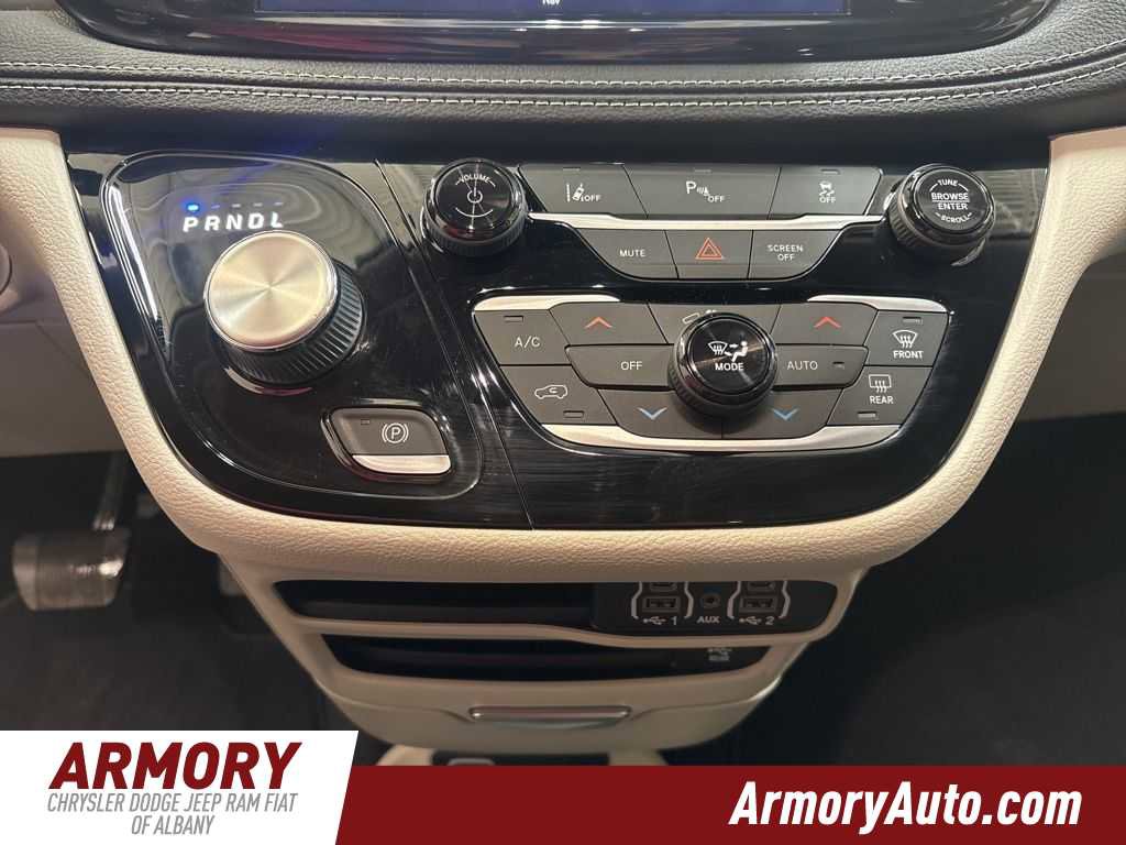 Used 2023 Chrysler Pacifica Touring-L w/ Uconnect Theater Family Group image 19