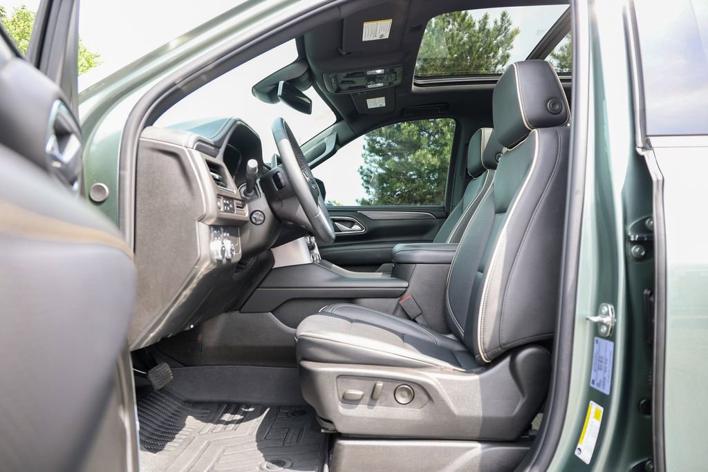 Used 2024 GMC Yukon SLT w/ SLT Luxury Package AWD/4WD image 38