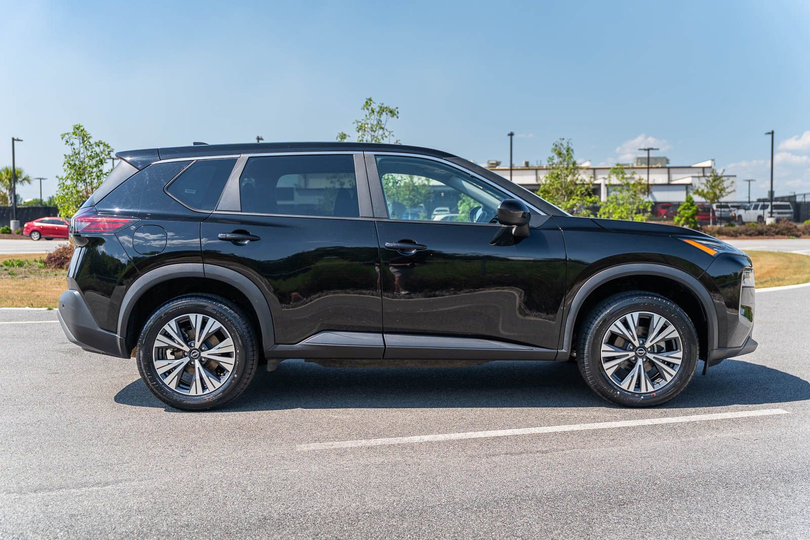 Used 2023 Nissan Rogue SV FWD image 8