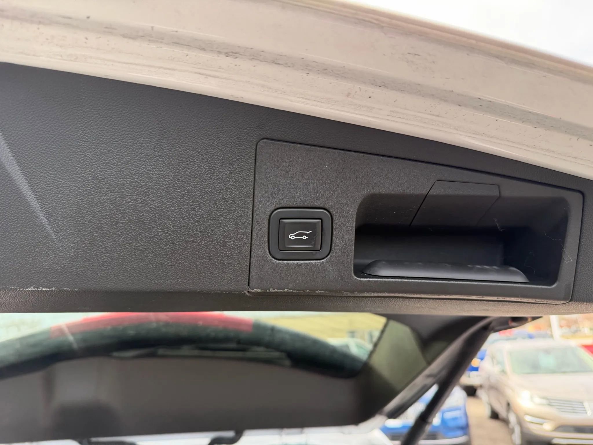 Used 2017 Cadillac XT5 Luxury w/ Driver Awareness Package image 15