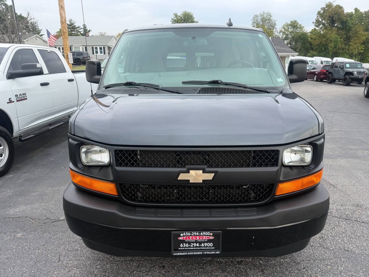Used 2017 Chevrolet Express 2500 LS RWD image 3