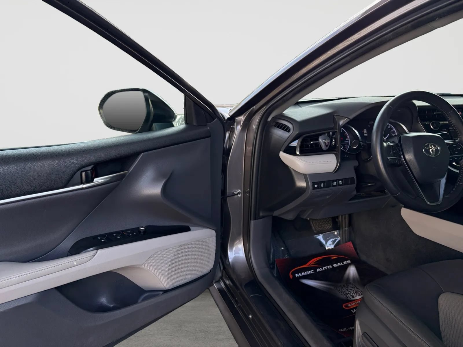 Used 2020 Toyota Camry XLE AWD/4WD image 11