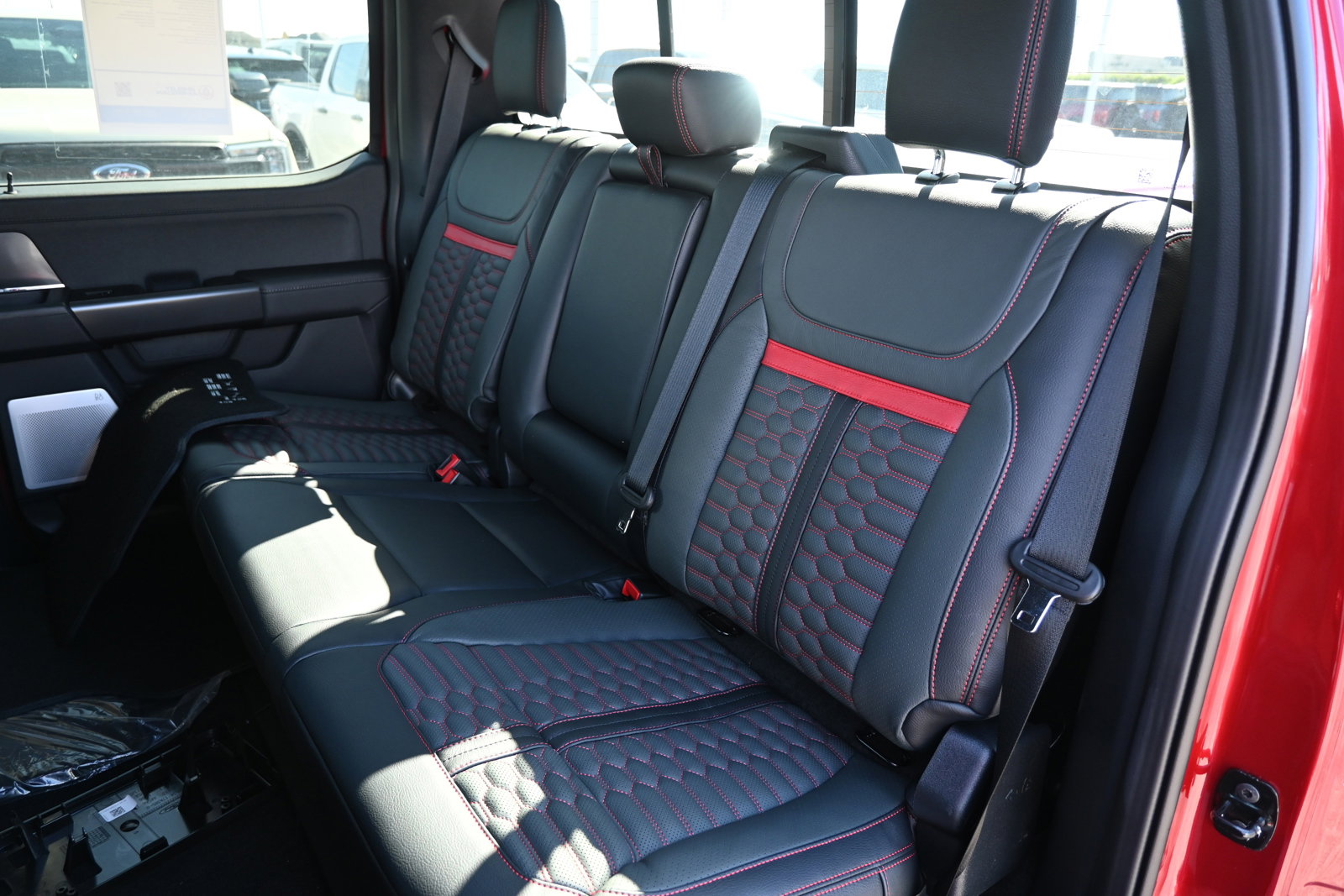 New 2025 Ford F150 Lariat w/ Equipment Group 502A High image 37