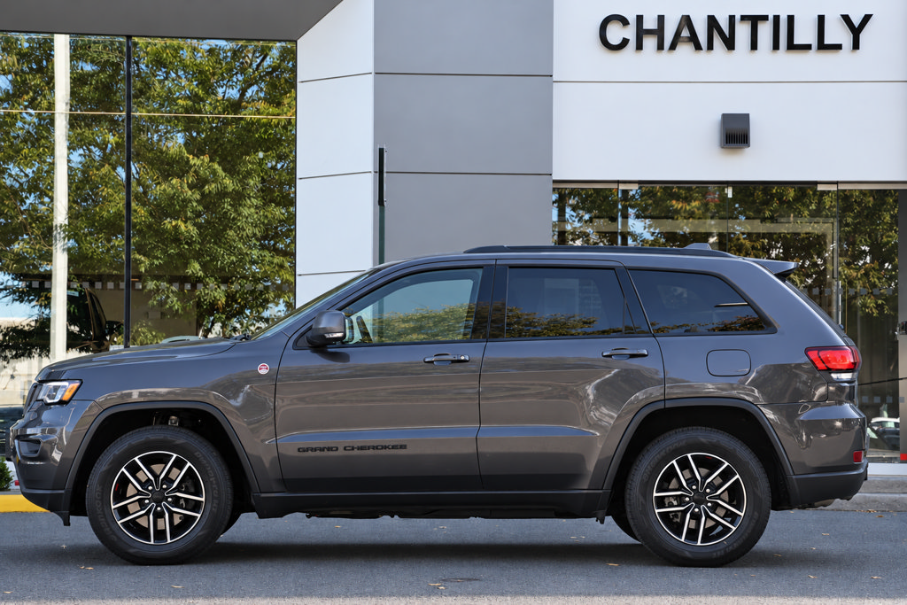 Used 2021 Jeep Grand Cherokee Trailhawk w/ Trailhawk Luxury Group AWD/4WD image 3