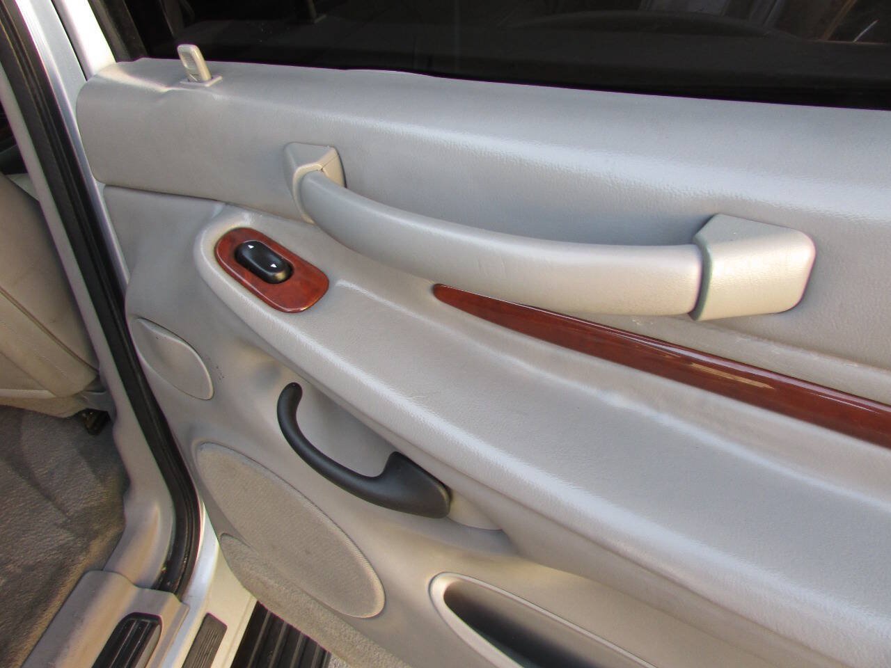 Used 2000 Lincoln Navigator 4WD image 19