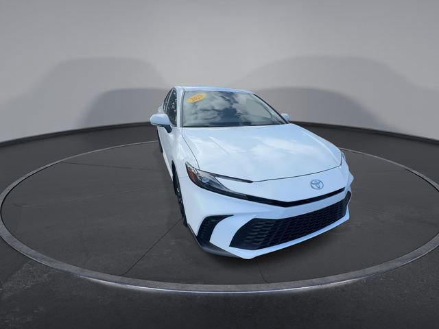 Used 2025 Toyota Camry SE image 4