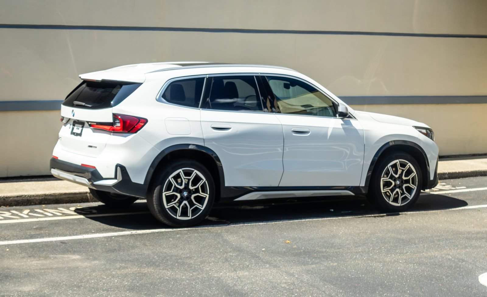Used 2023 BMW X1 xDrive28i w/ Convenience Package AWD/4WD image 9
