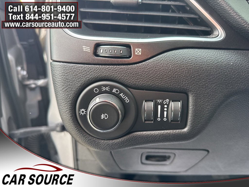 Used 2019 Jeep Cherokee Trailhawk image 23