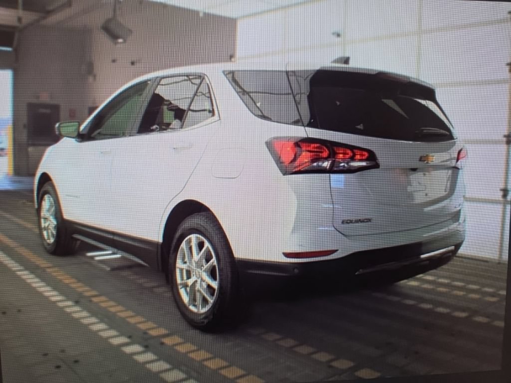 Used 2022 Chevrolet Equinox LT w/ Driver Convenience Package AWD/4WD image 4