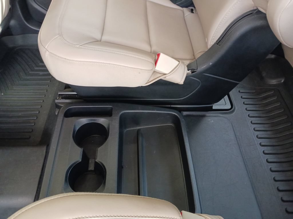 Used 2021 Ford Explorer XLT w/ Equipment Group 202A RWD image 29