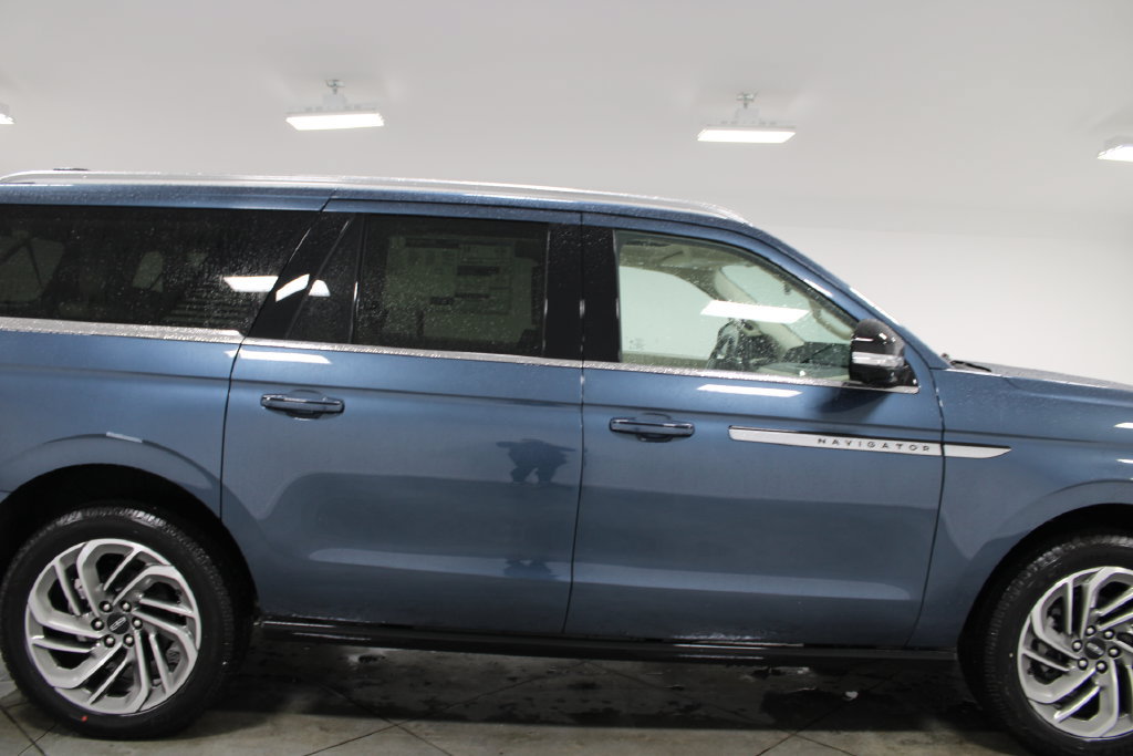 New 2027 Lincoln Navigator L Reserve RWD image 10
