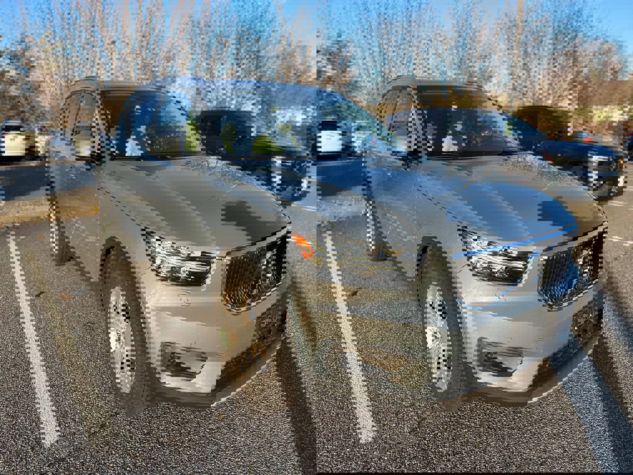 Certified 2022 Volvo XC40 T5 Momentum w/ Premium Package