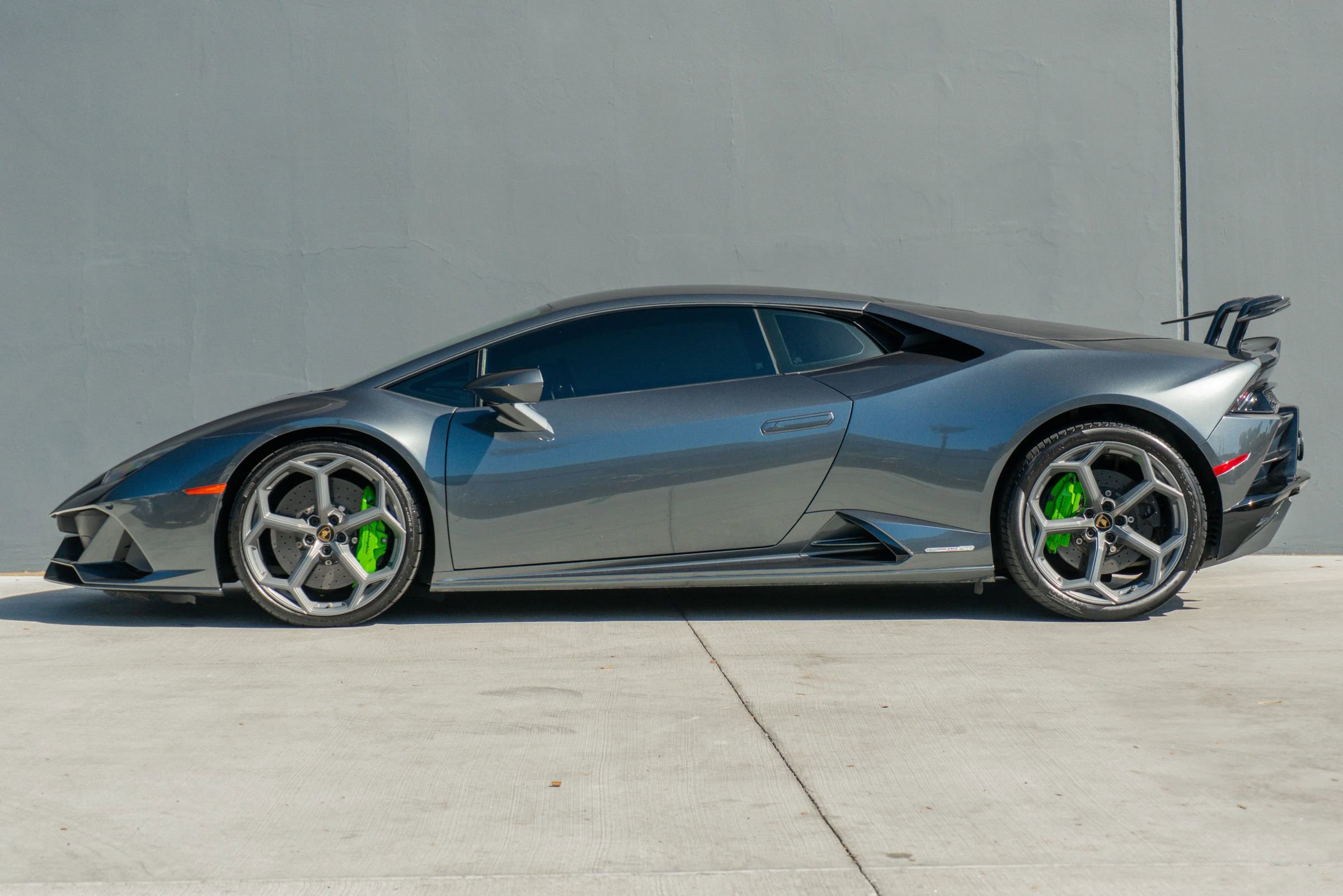 Used 2020 Lamborghini Huracan EVO image 2