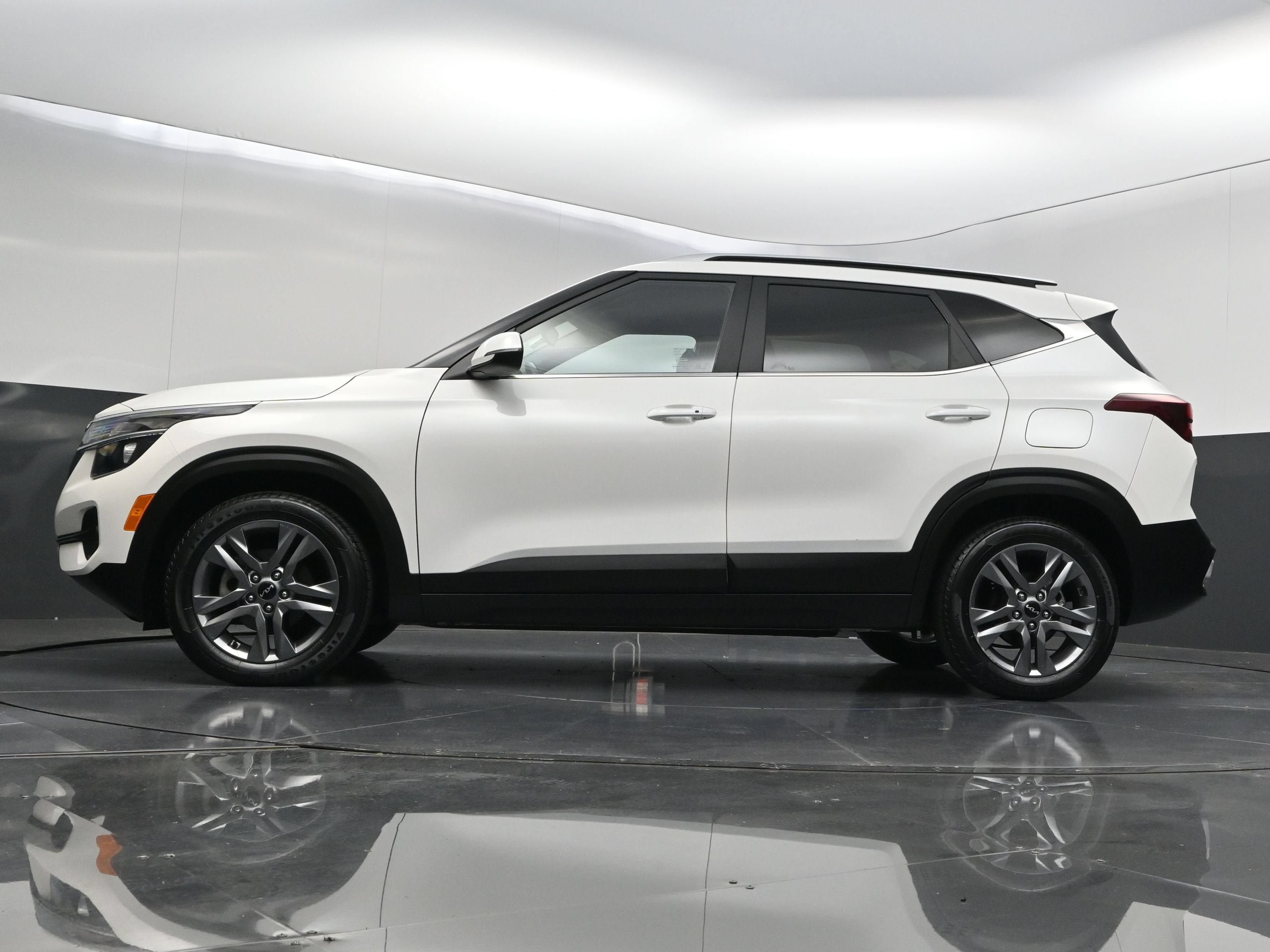 Used 2023 Kia Seltos S w/ Navigation Package FWD image 39