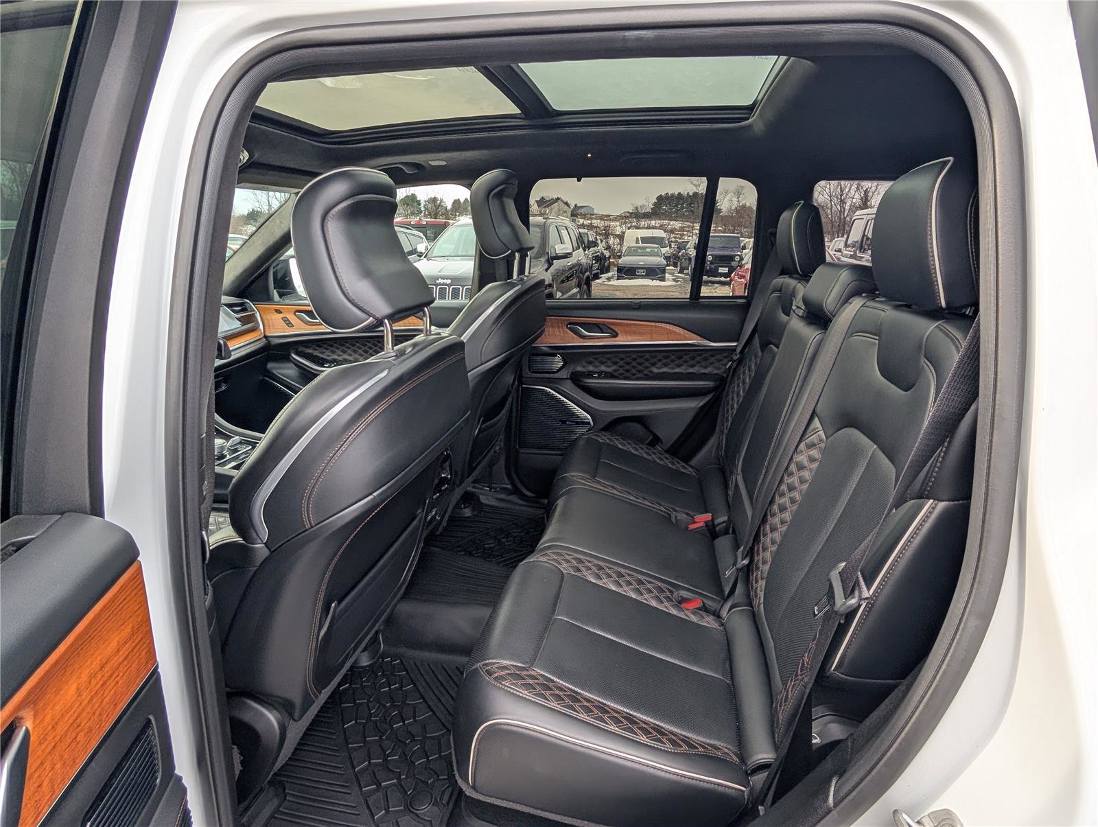 Used 2023 Jeep Grand Cherokee Summit image 14