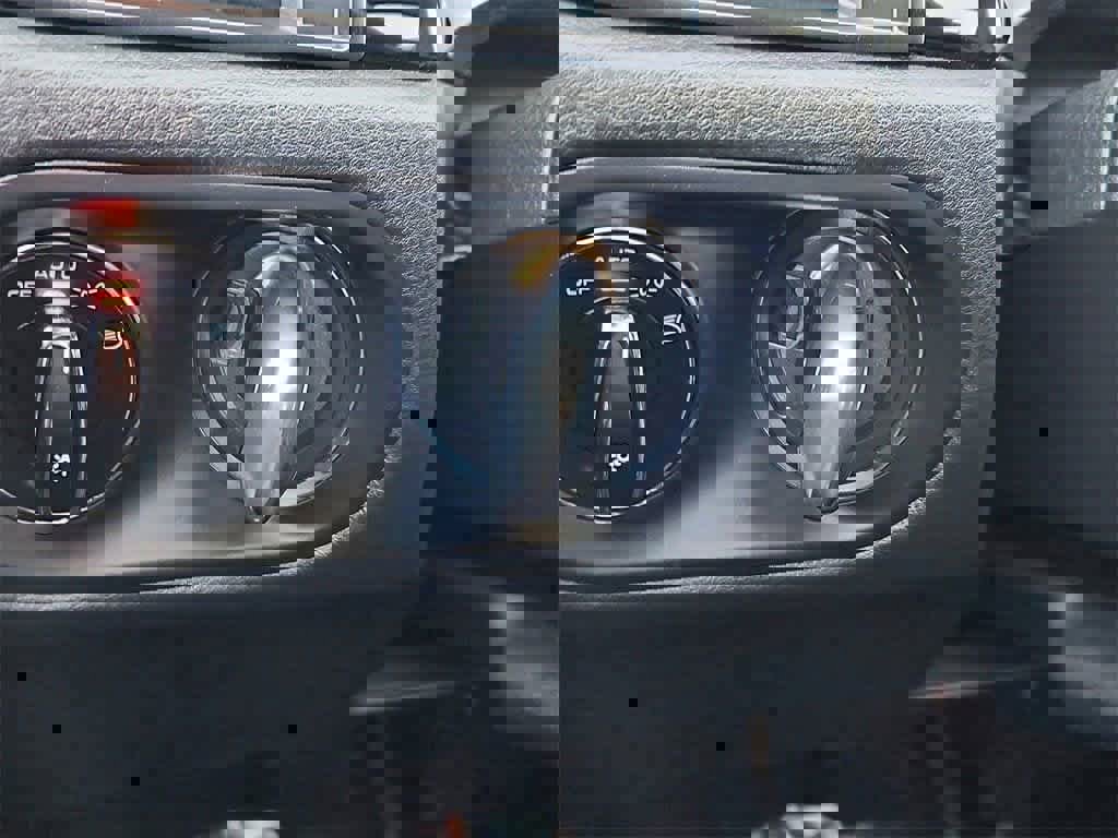 Certified 2025 Porsche Macan image 29