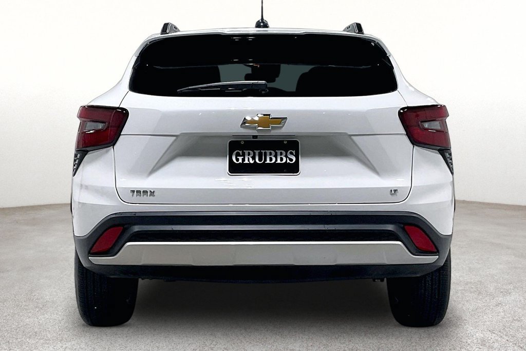 Used 2026 Chevrolet Trax LT FWD image 5