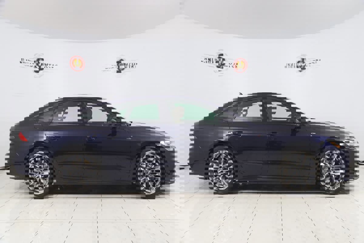 Used 2021 Audi A7 e Premium Plus w/ Black Optic Package image 2