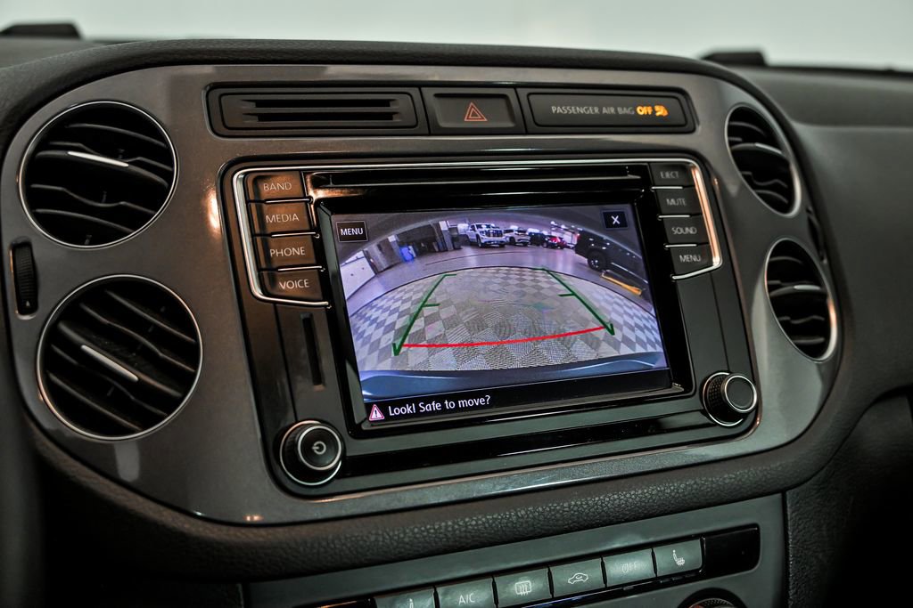 Used 2017 Volkswagen Tiguan S image 19