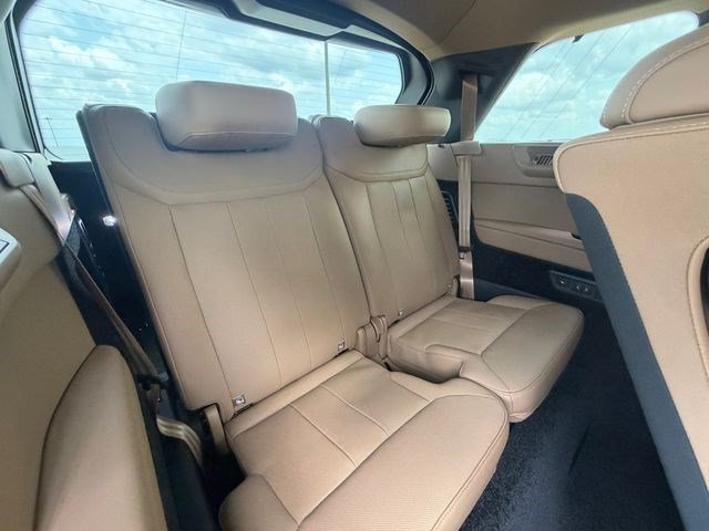 New 2026 Land Rover Range Rover Long Wheelbase SE AWD/4WD image 16