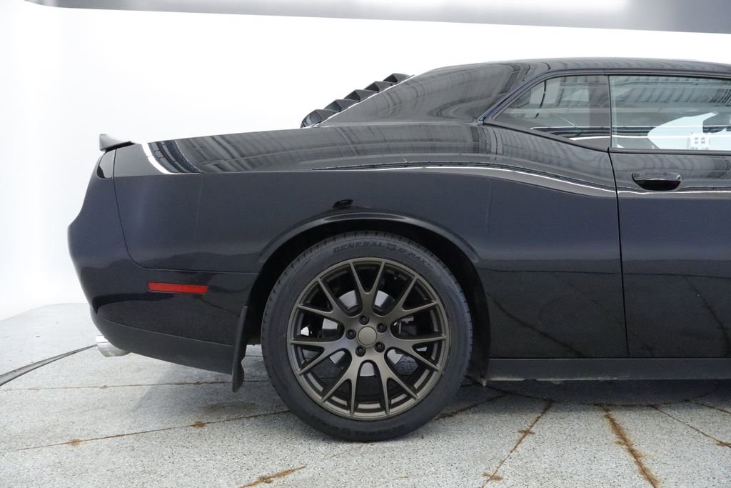 Used 2016 Dodge Challenger R/T RWD image 10