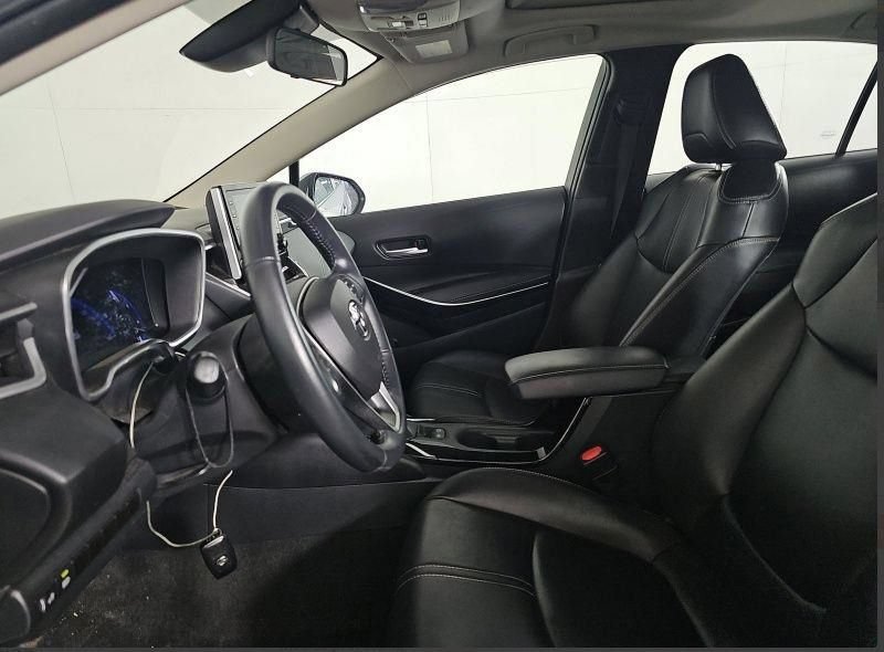 Used 2022 Toyota Corolla XLE FWD image 3
