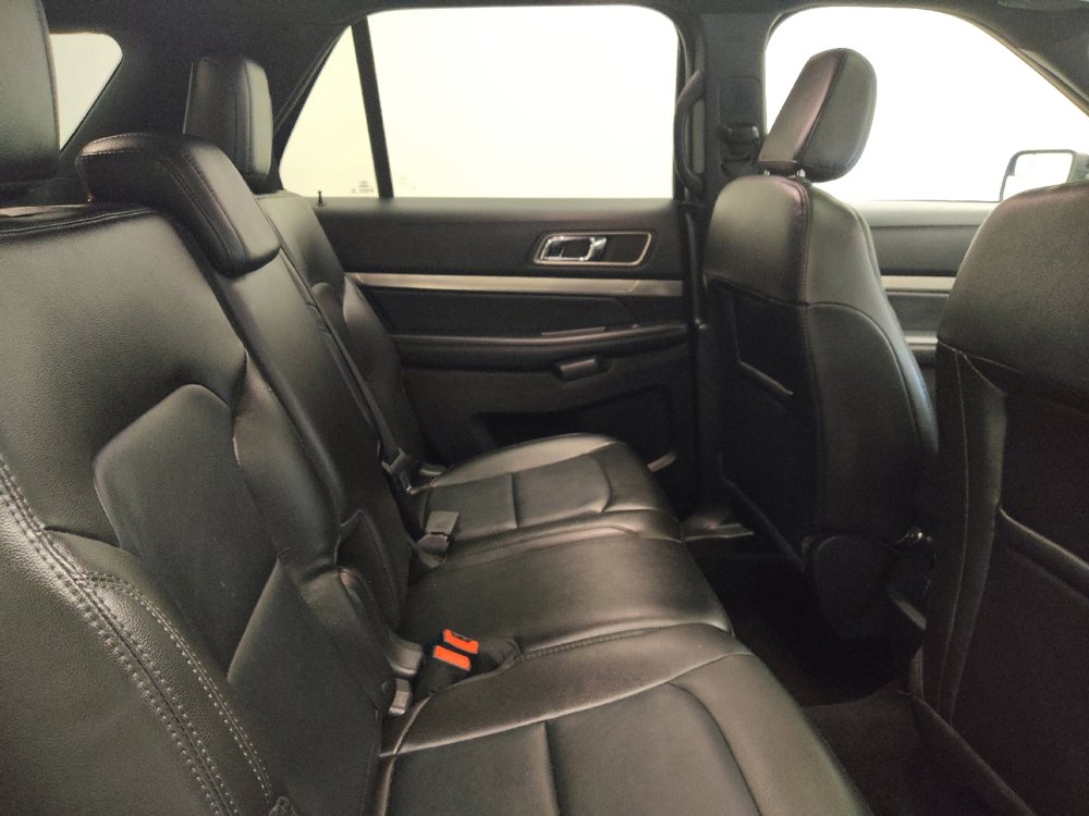 Used 2018 Ford Explorer XLT w/ Equipment Group 202A AWD/4WD image 19